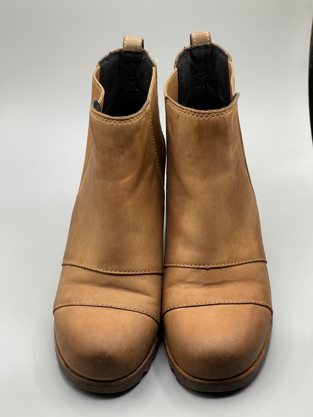 Woman's Sorel Joan of Arctic Lea Wedge Chelsea Boots in elk brown leather size 6